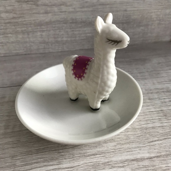Cute Llama Ring Holder - Picture 4 of 4